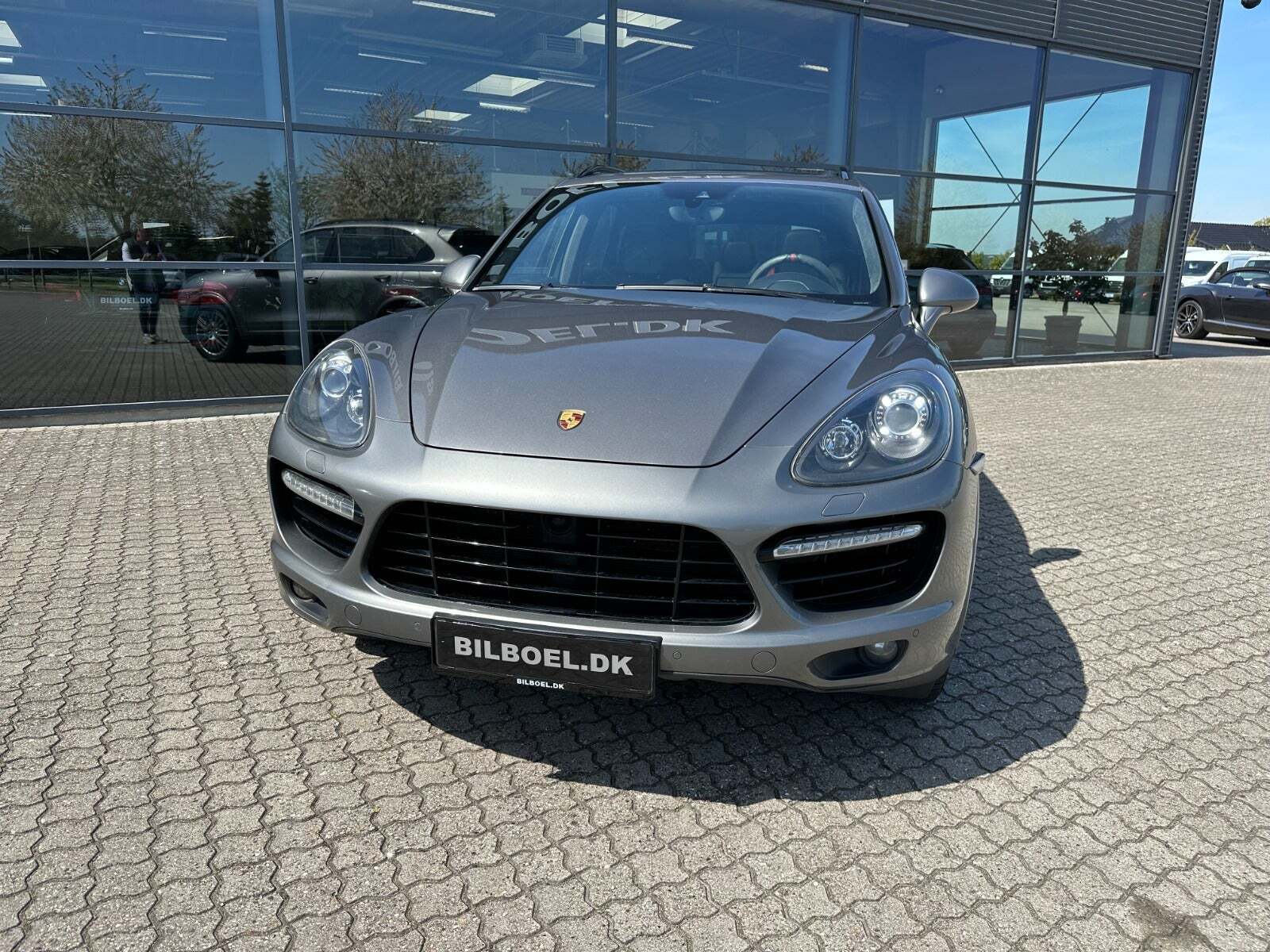 Grå Porsche Cayenne Turbo S fra 2013