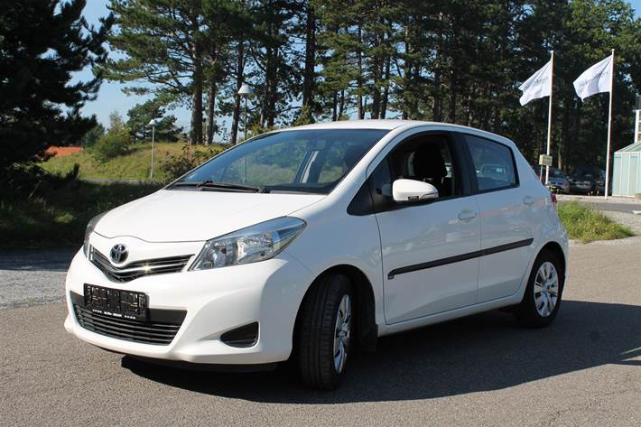 Hvid Toyota Yaris fra 2012