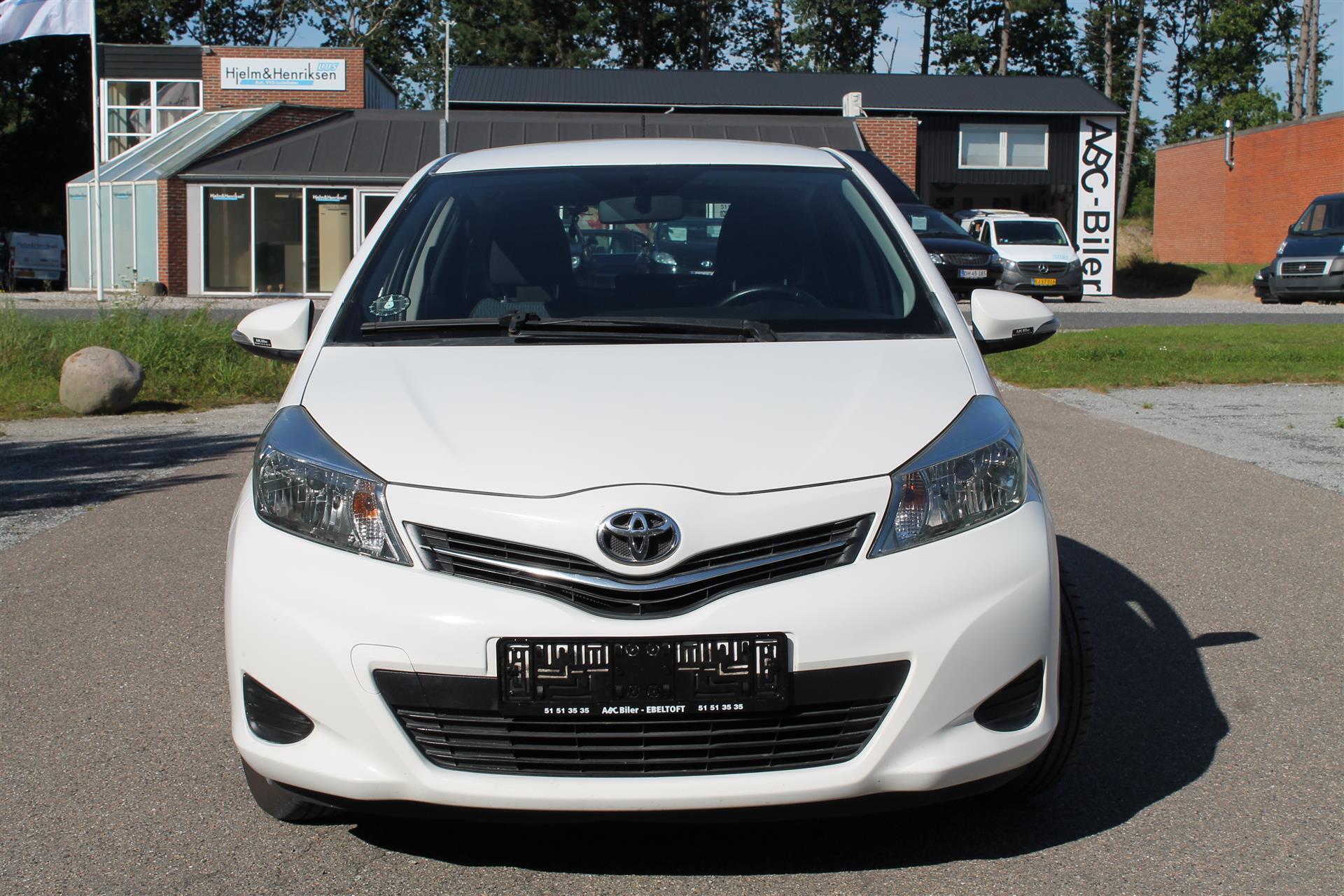 Hvid Toyota Yaris fra 2012
