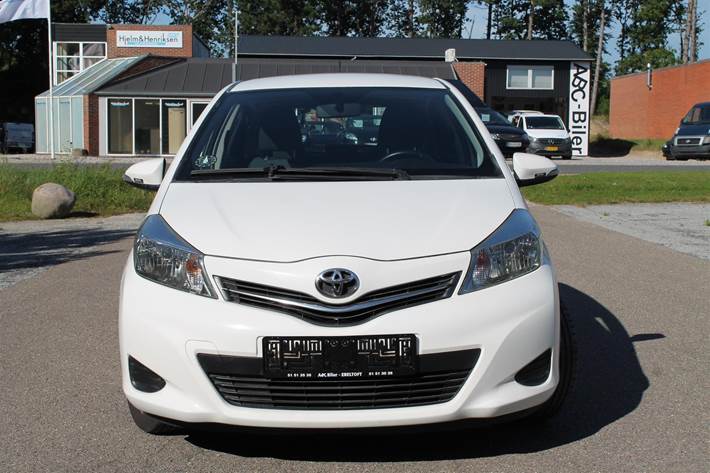 Hvid Toyota Yaris fra 2012