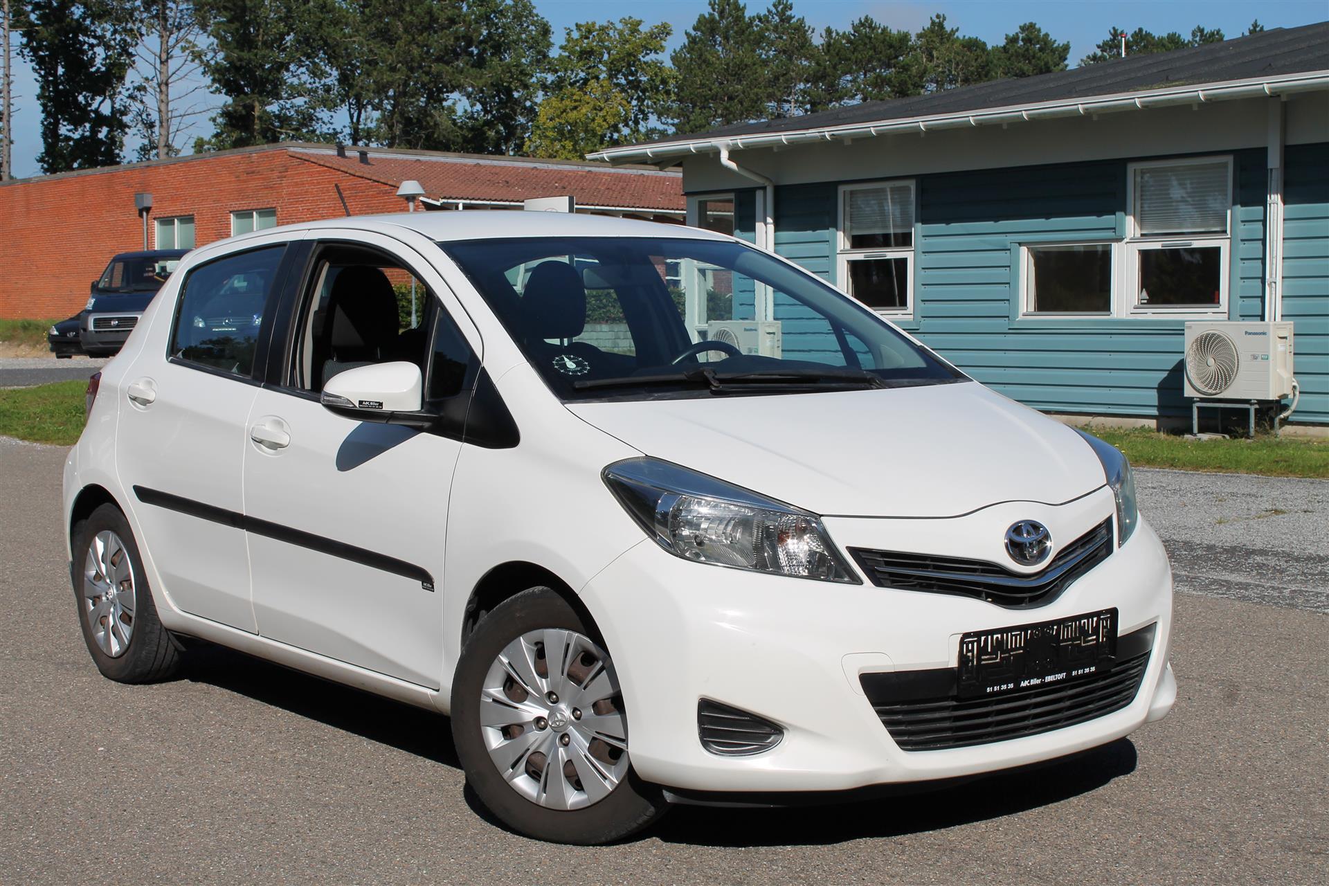 Hvid Toyota Yaris fra 2012