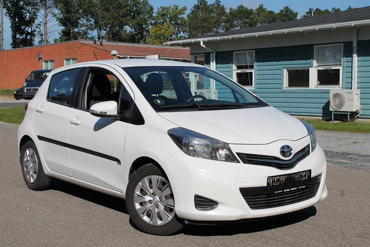 Hvid Toyota Yaris fra 2012
