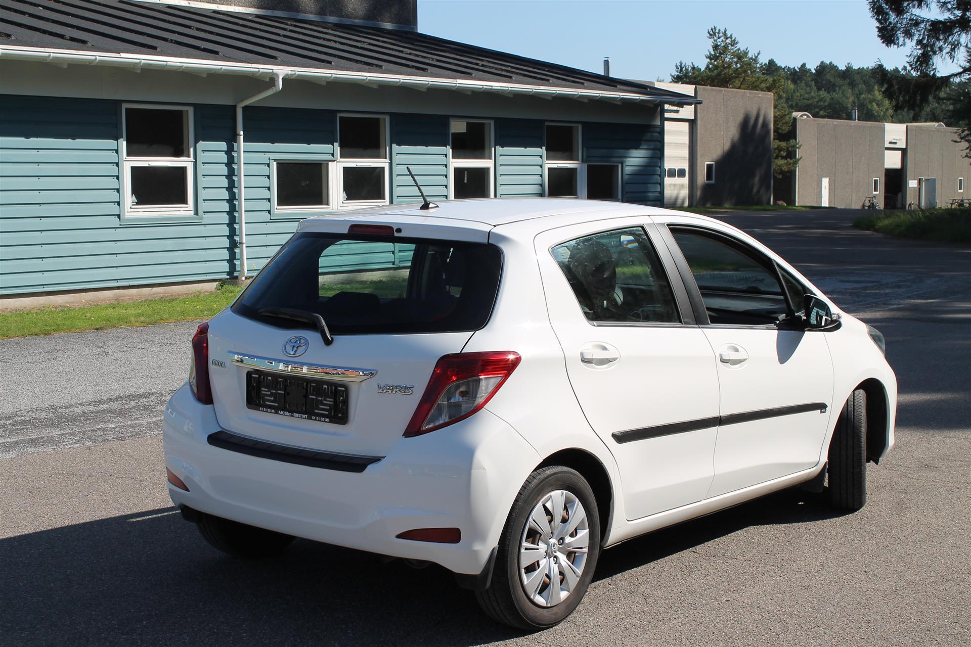 Hvid Toyota Yaris fra 2012