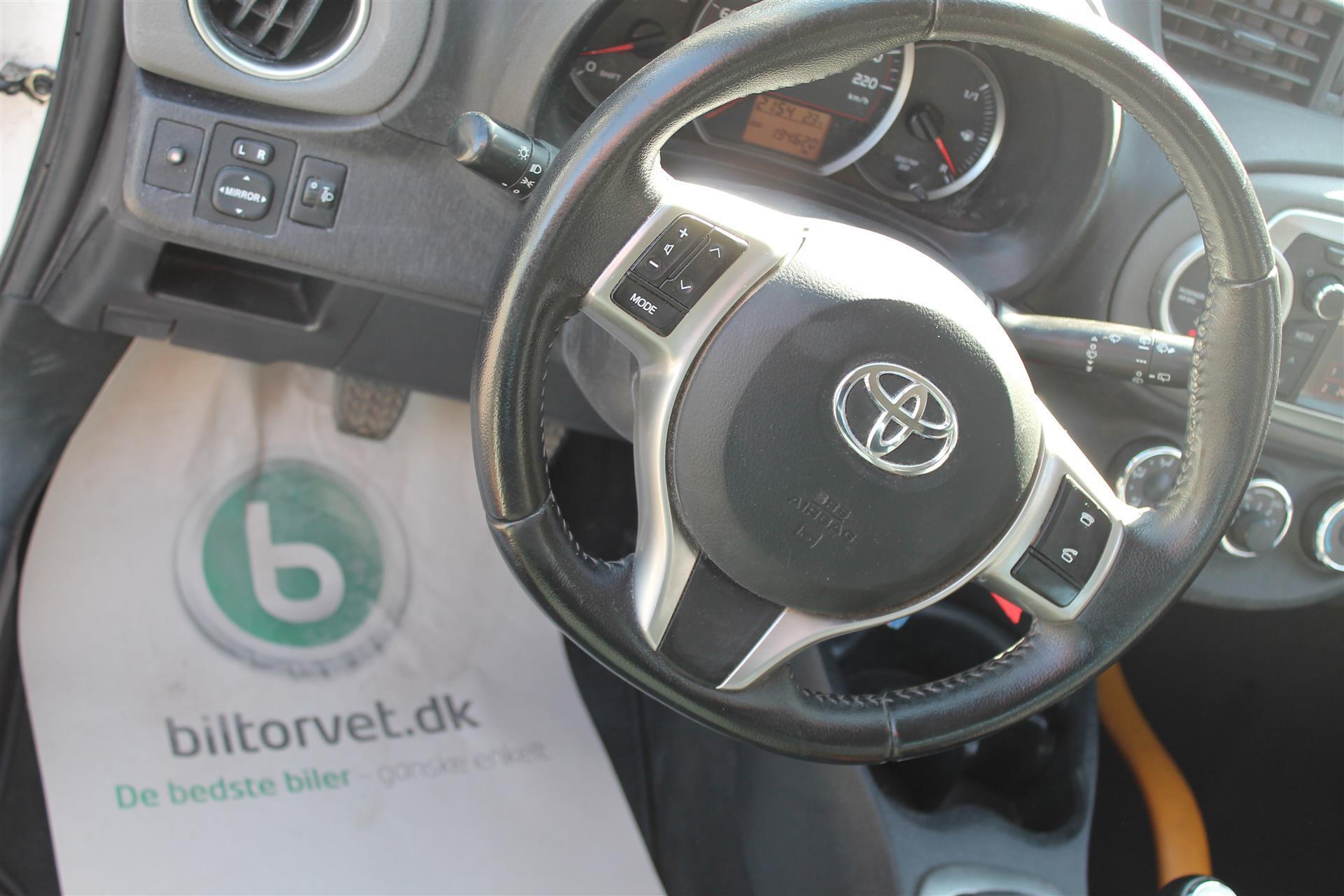 Hvid Toyota Yaris fra 2012