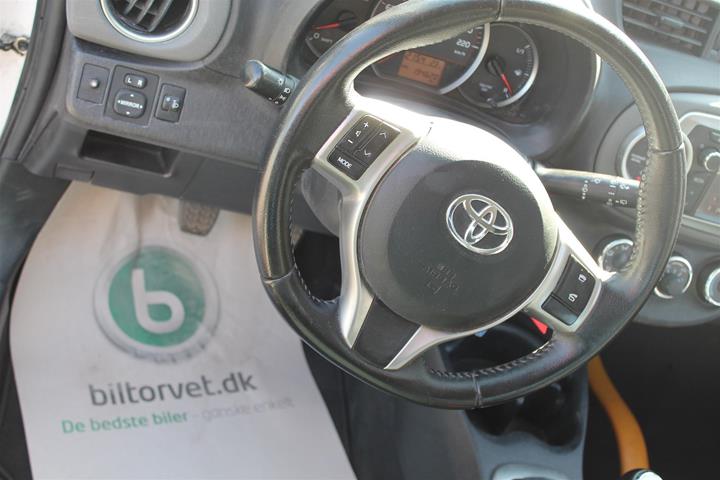 Hvid Toyota Yaris fra 2012