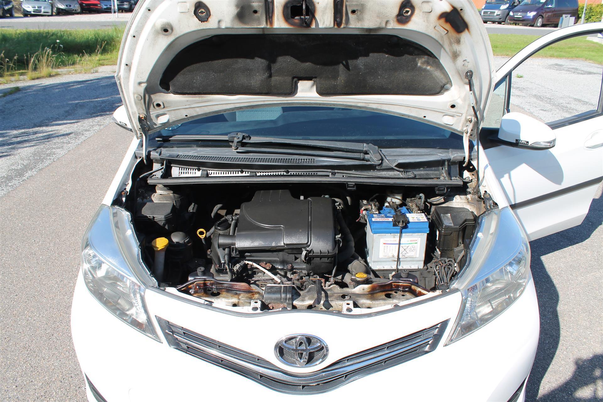 Hvid Toyota Yaris fra 2012