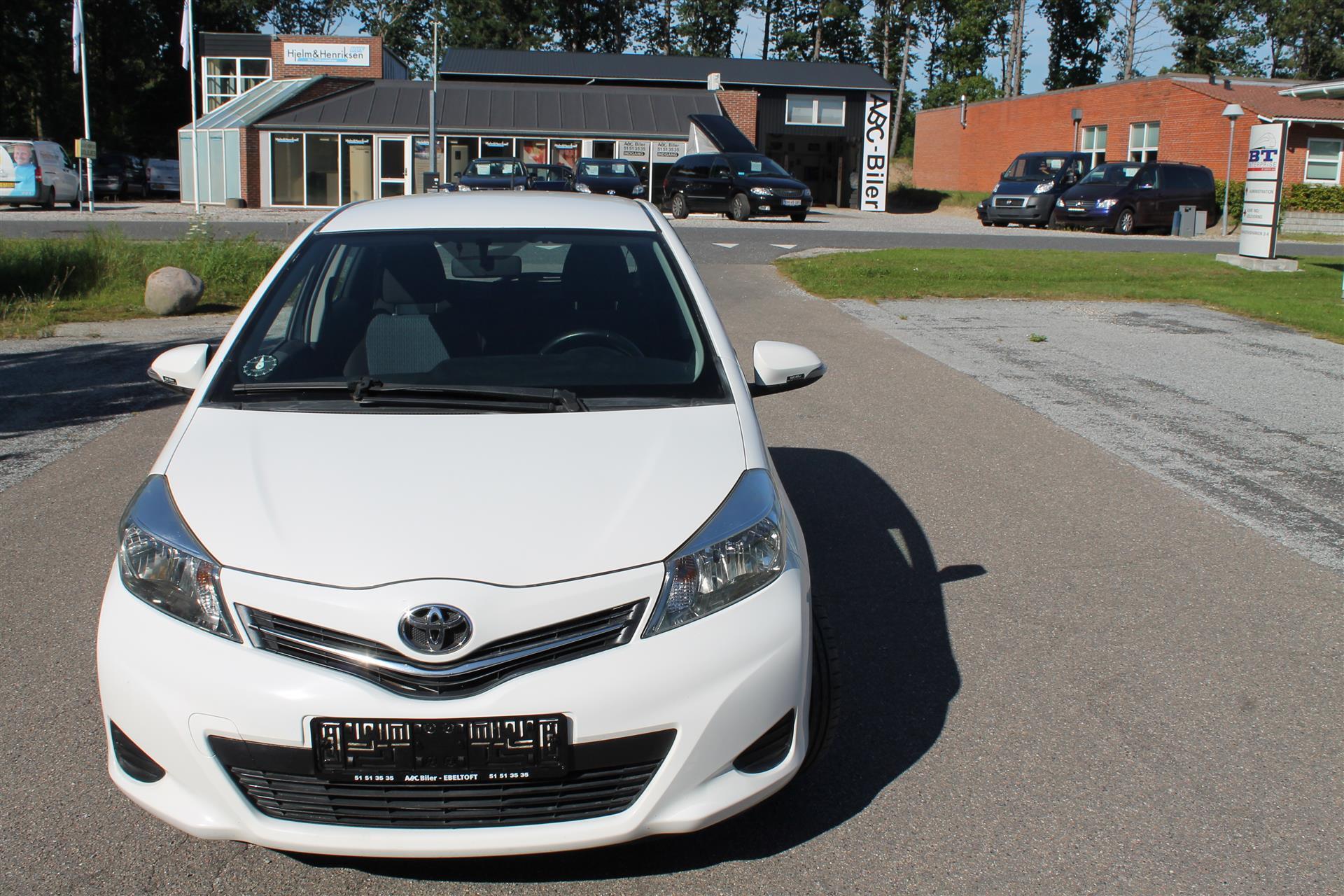 Hvid Toyota Yaris fra 2012