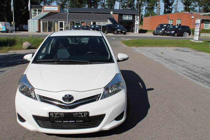 Hvid Toyota Yaris fra 2012
