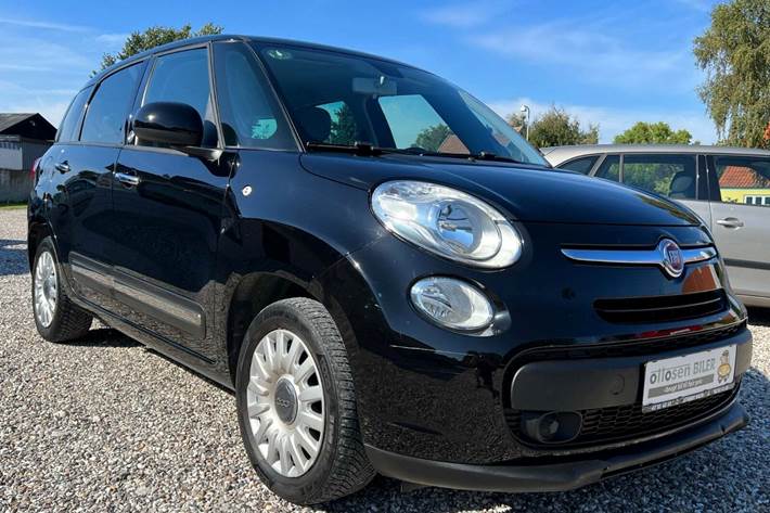 Grå Fiat 500L fra 2013