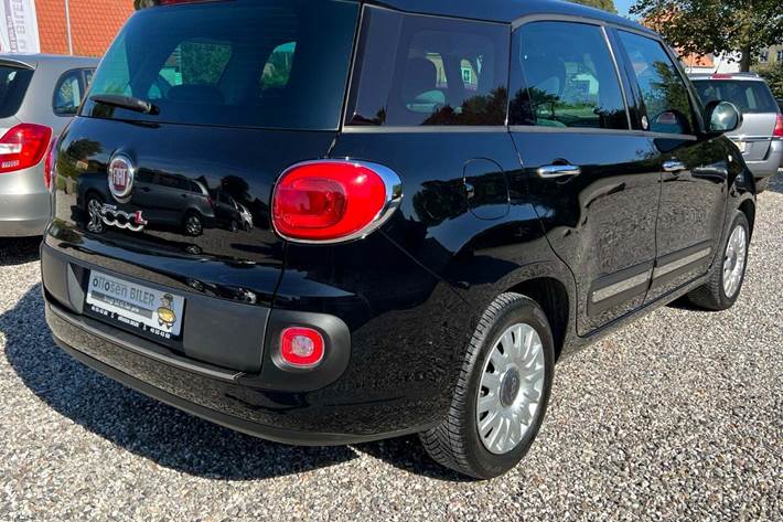 Grå Fiat 500L fra 2013