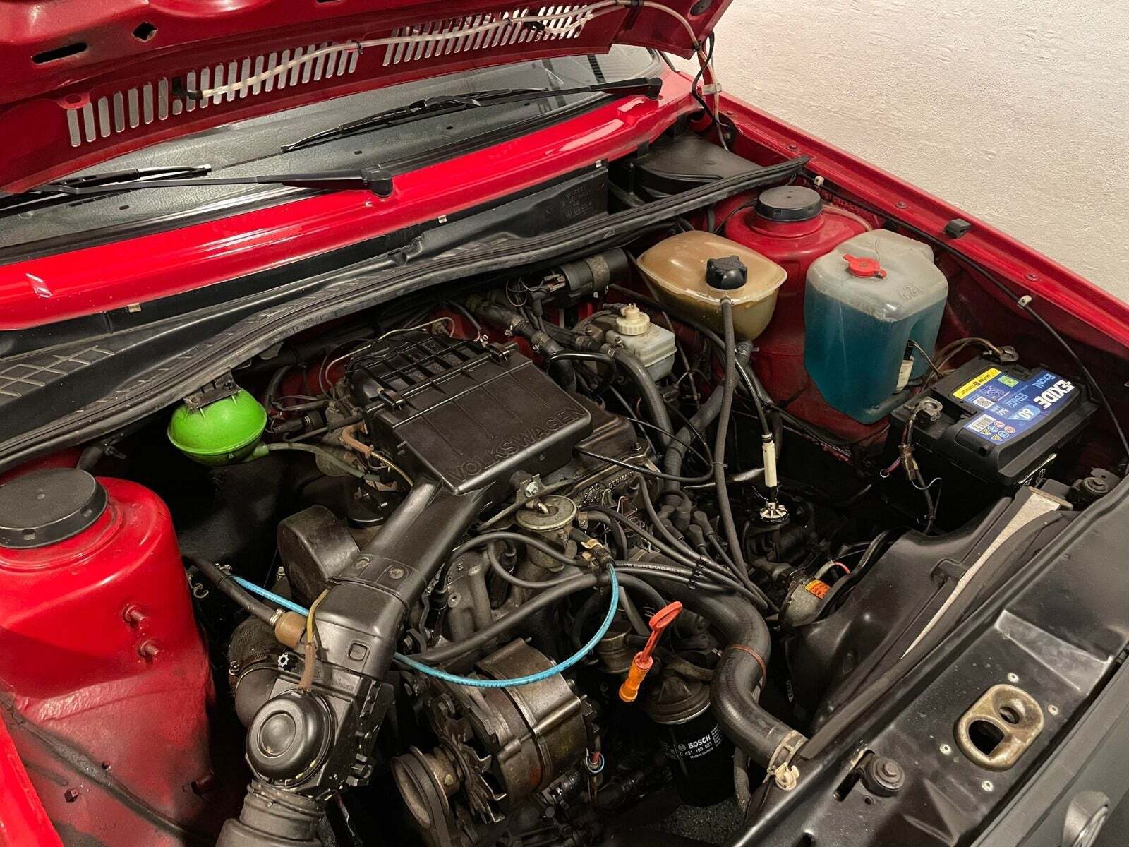 Rød VW Jetta fra 1988 set udefra