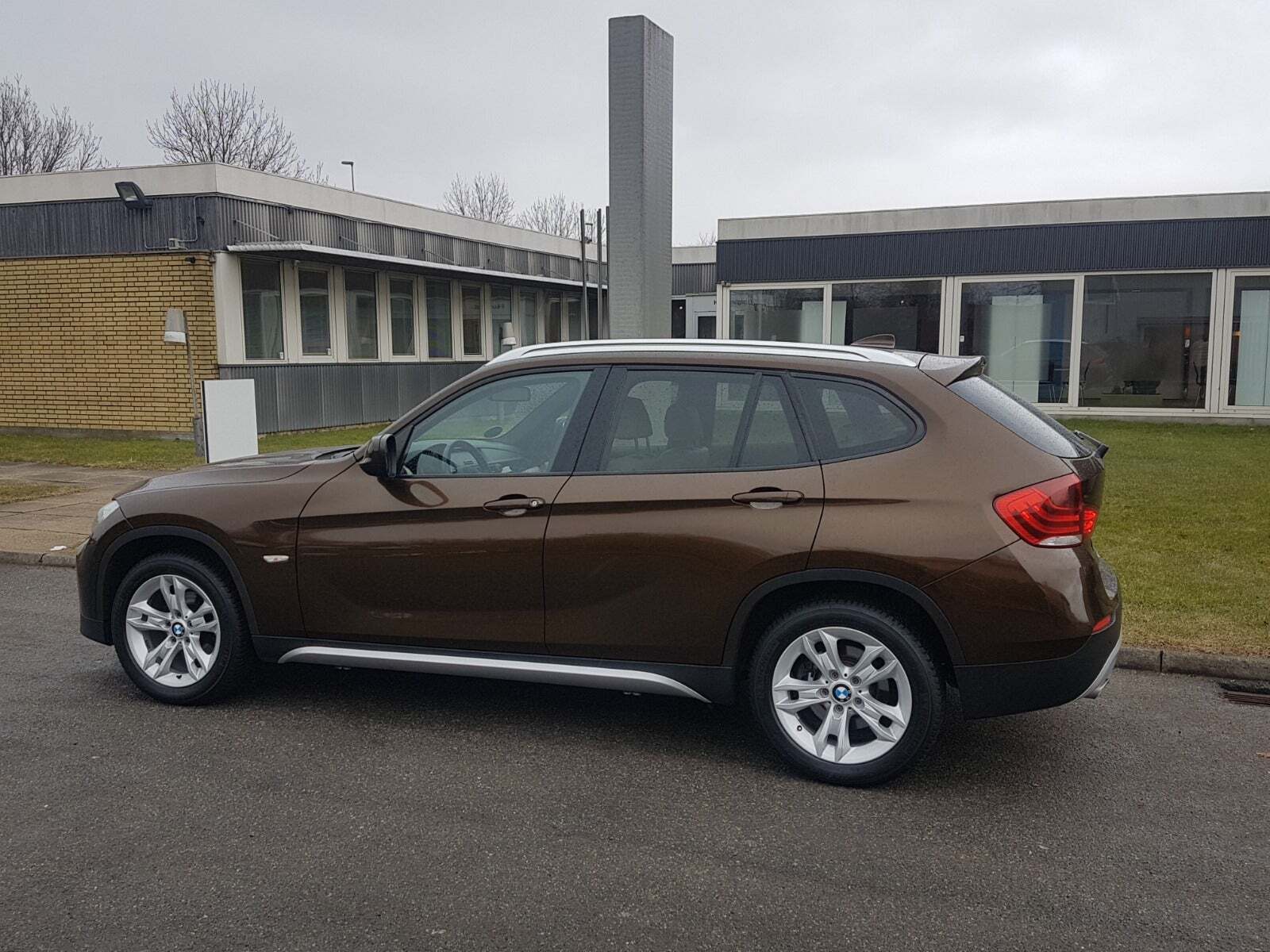 Beige BMW X1 fra 2010