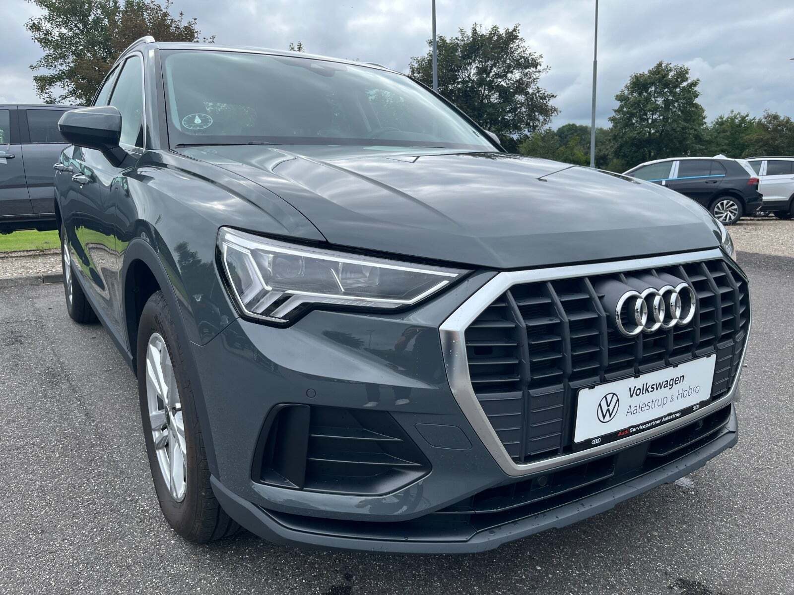Grå Audi Q3 fra 2022