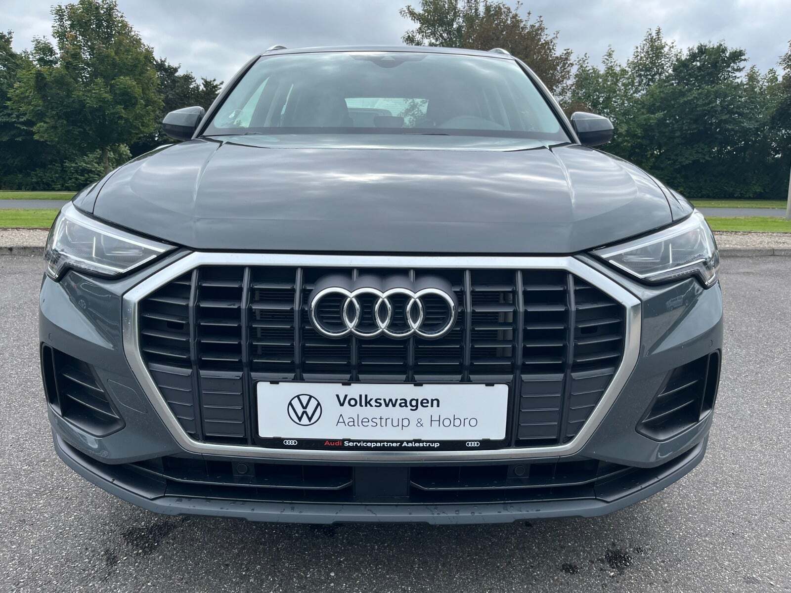 Grå Audi Q3 fra 2022