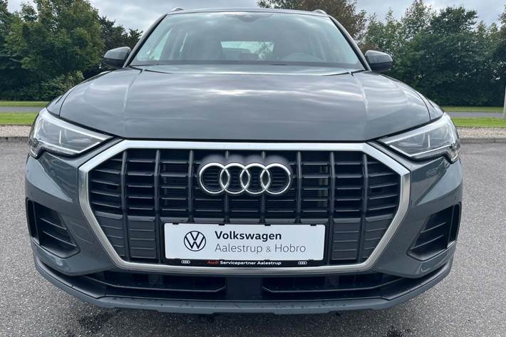 Grå Audi Q3 fra 2022