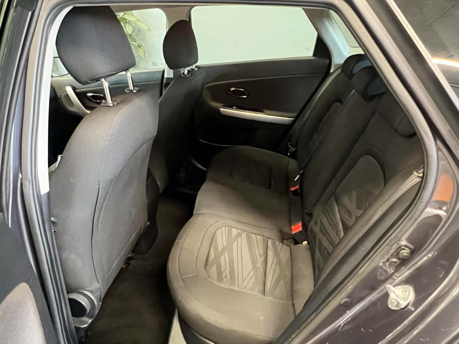 Grå Kia Ceed fra 2014