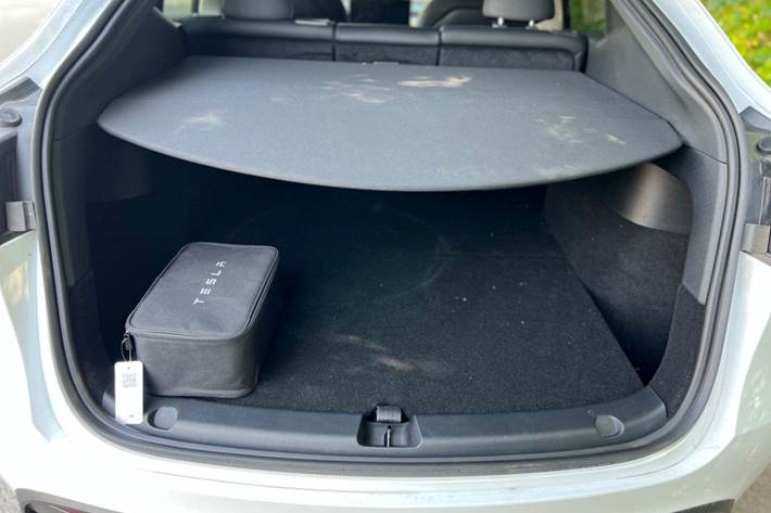 Hvid Tesla Model Y fra 2023