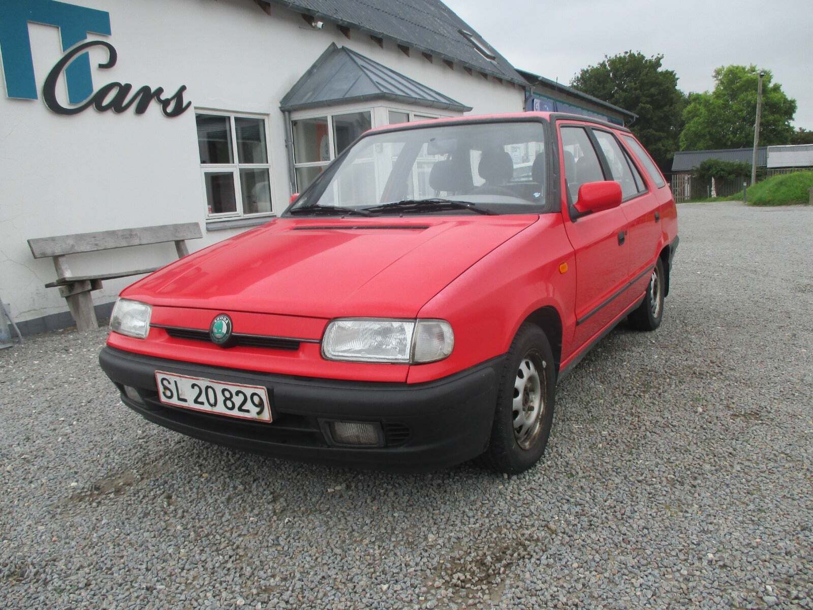 Rød Skoda Felicia fra 1997