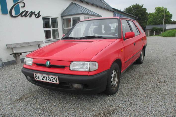 Rød Skoda Felicia fra 1997