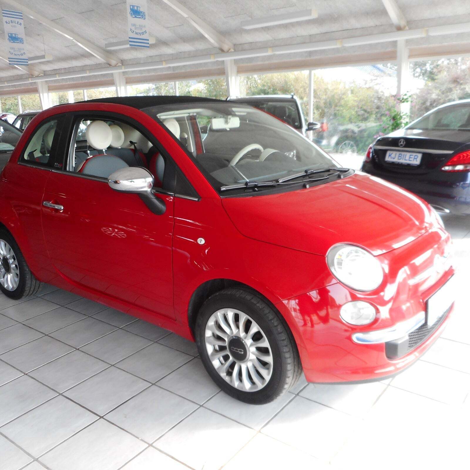 Rød Fiat 500C fra 2014