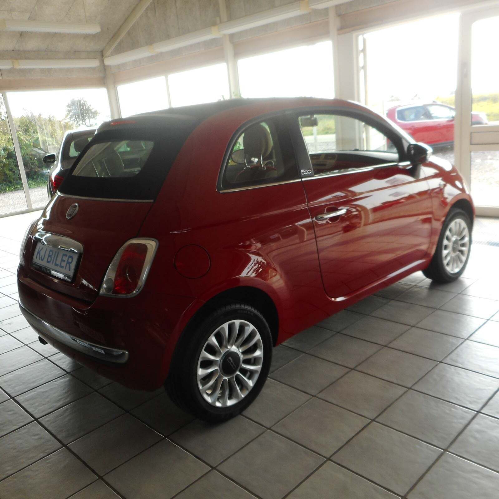 Rød Fiat 500C fra 2014