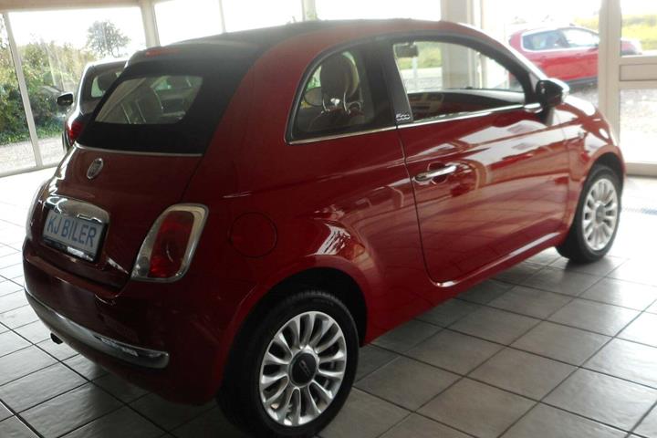 Rød Fiat 500C fra 2014