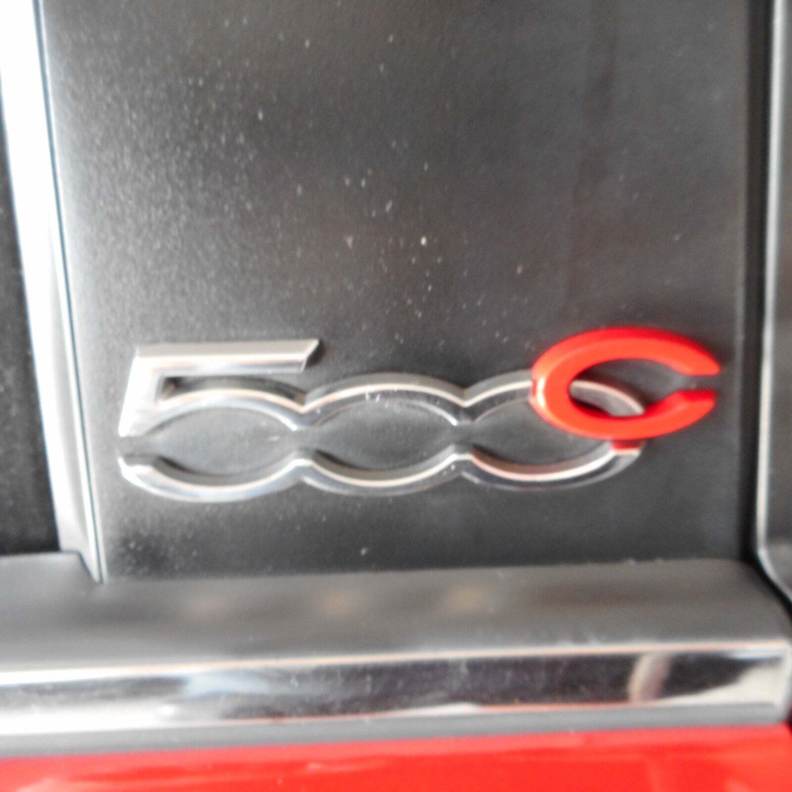 Rød Fiat 500C fra 2014