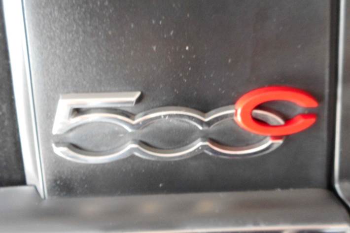 Rød Fiat 500C fra 2014