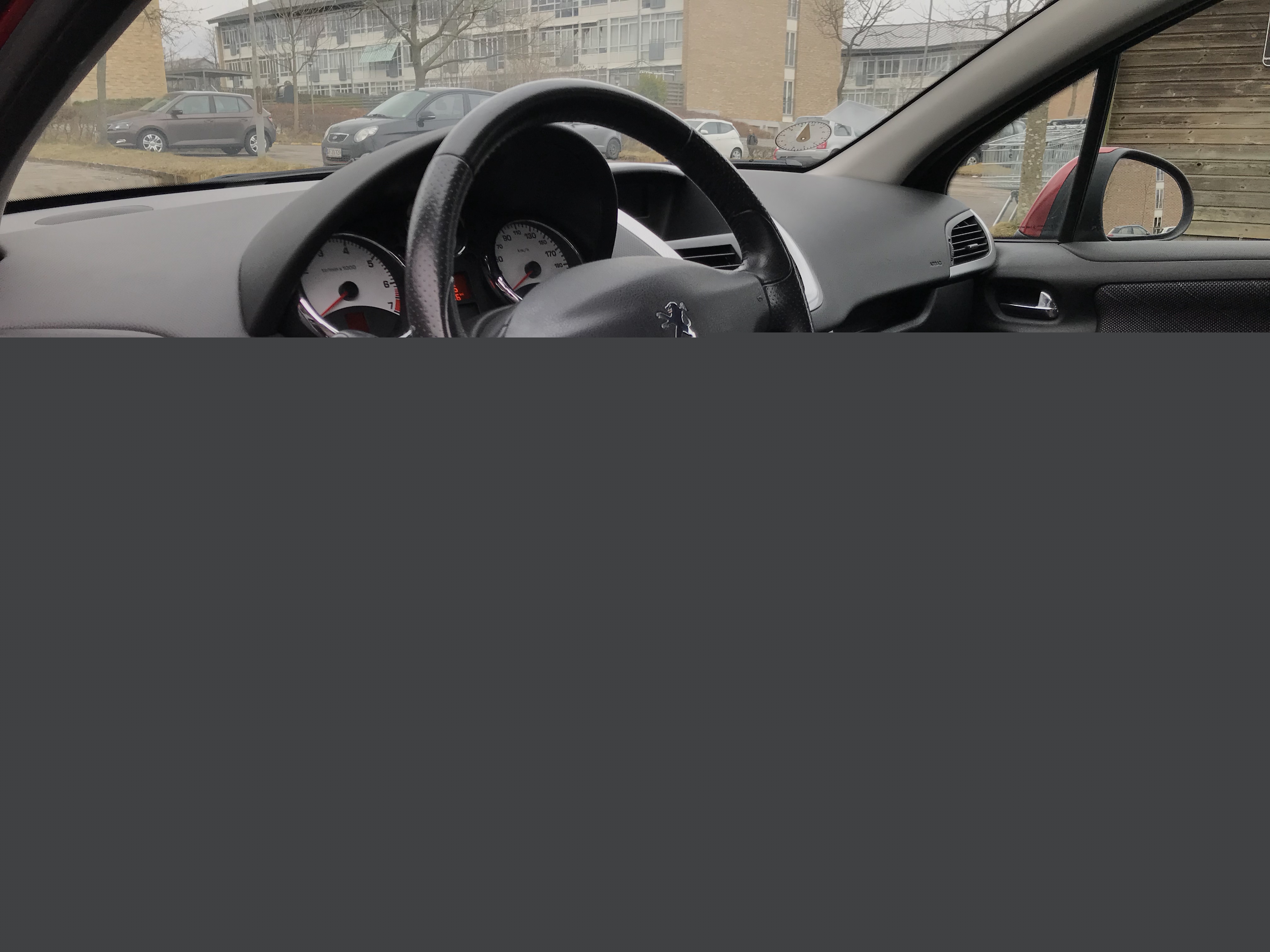 Rød Peugeot 207 fra 2008