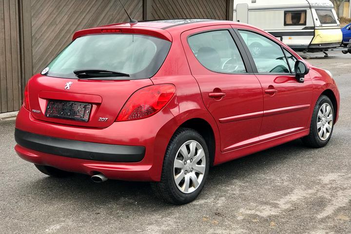 Rød Peugeot 207 fra 2008