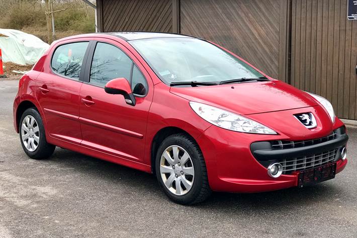 Rød Peugeot 207 fra 2008