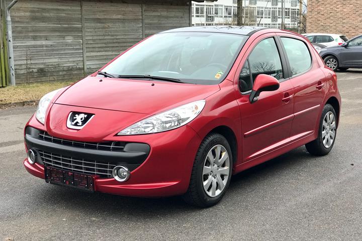 Rød Peugeot 207 fra 2008