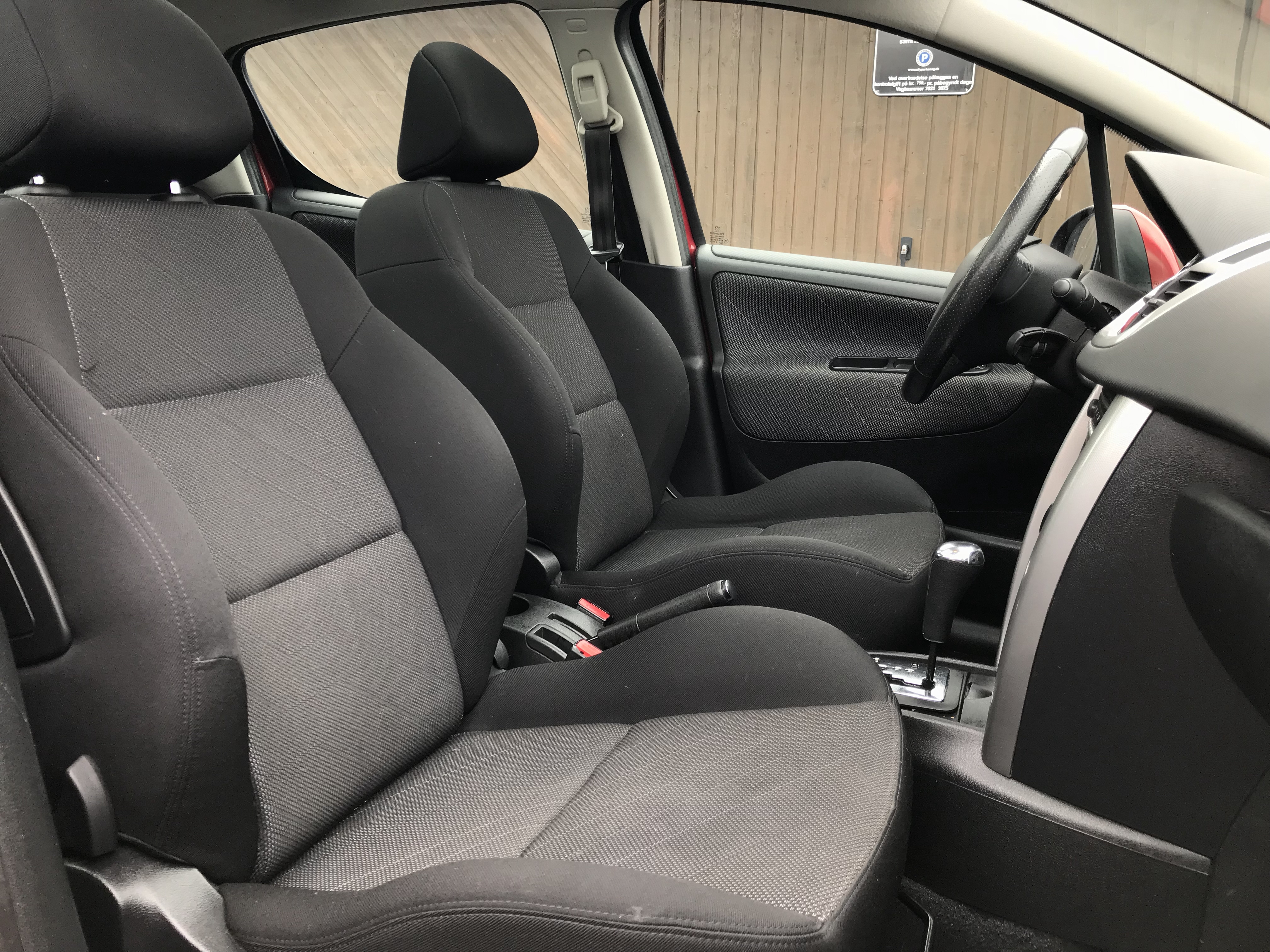 Rød Peugeot 207 fra 2008