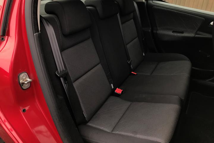 Rød Peugeot 207 fra 2008