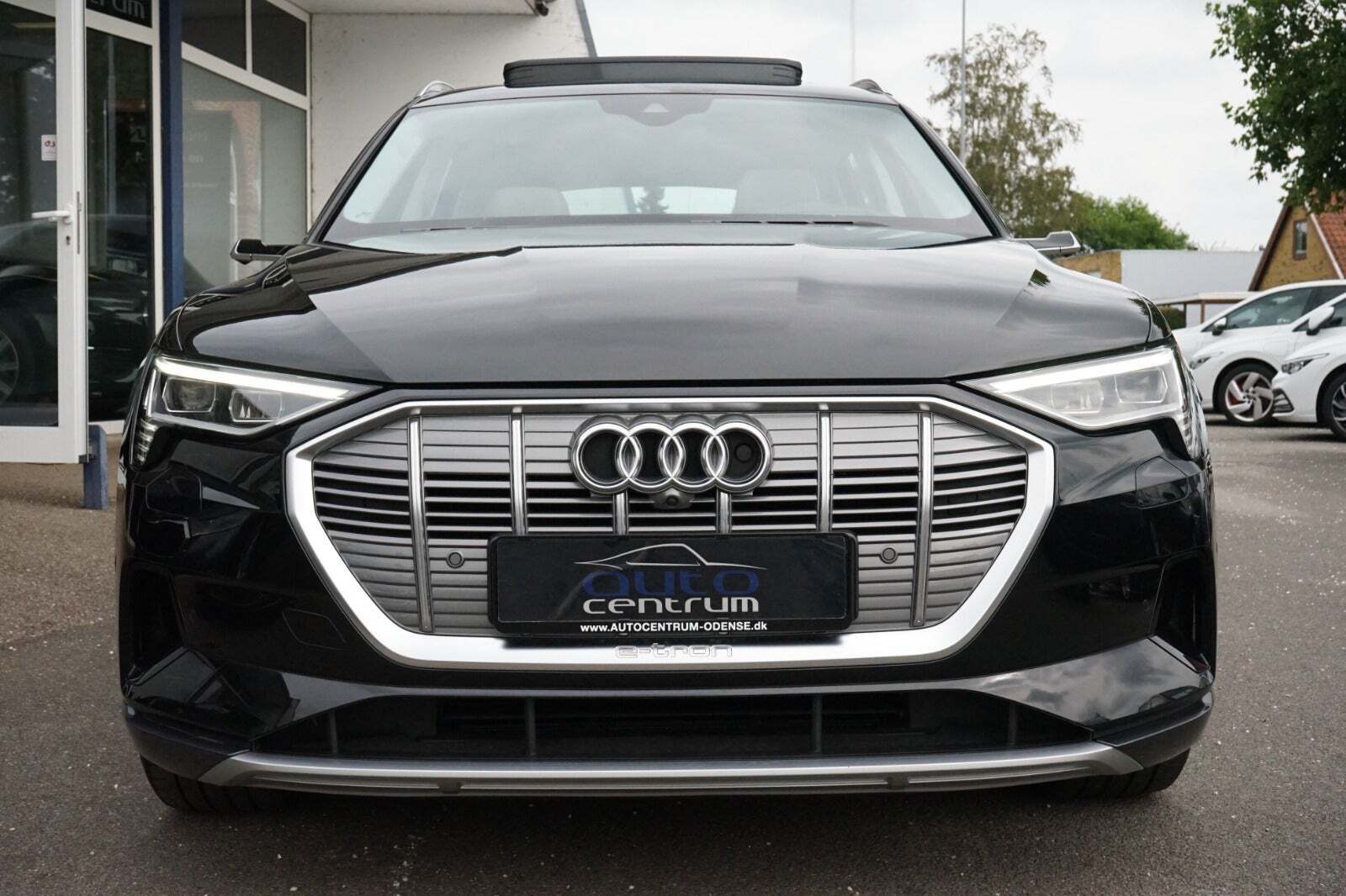 Grå Audi e-tron fra 2020