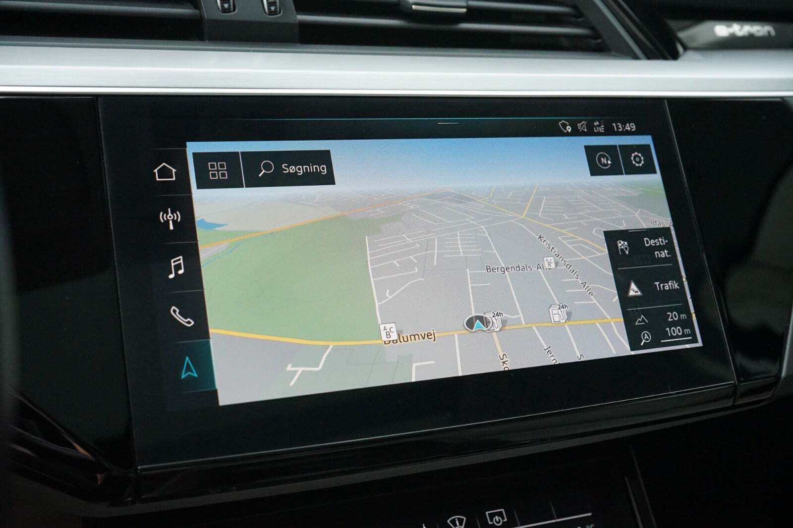 Grå Audi e-tron fra 2020