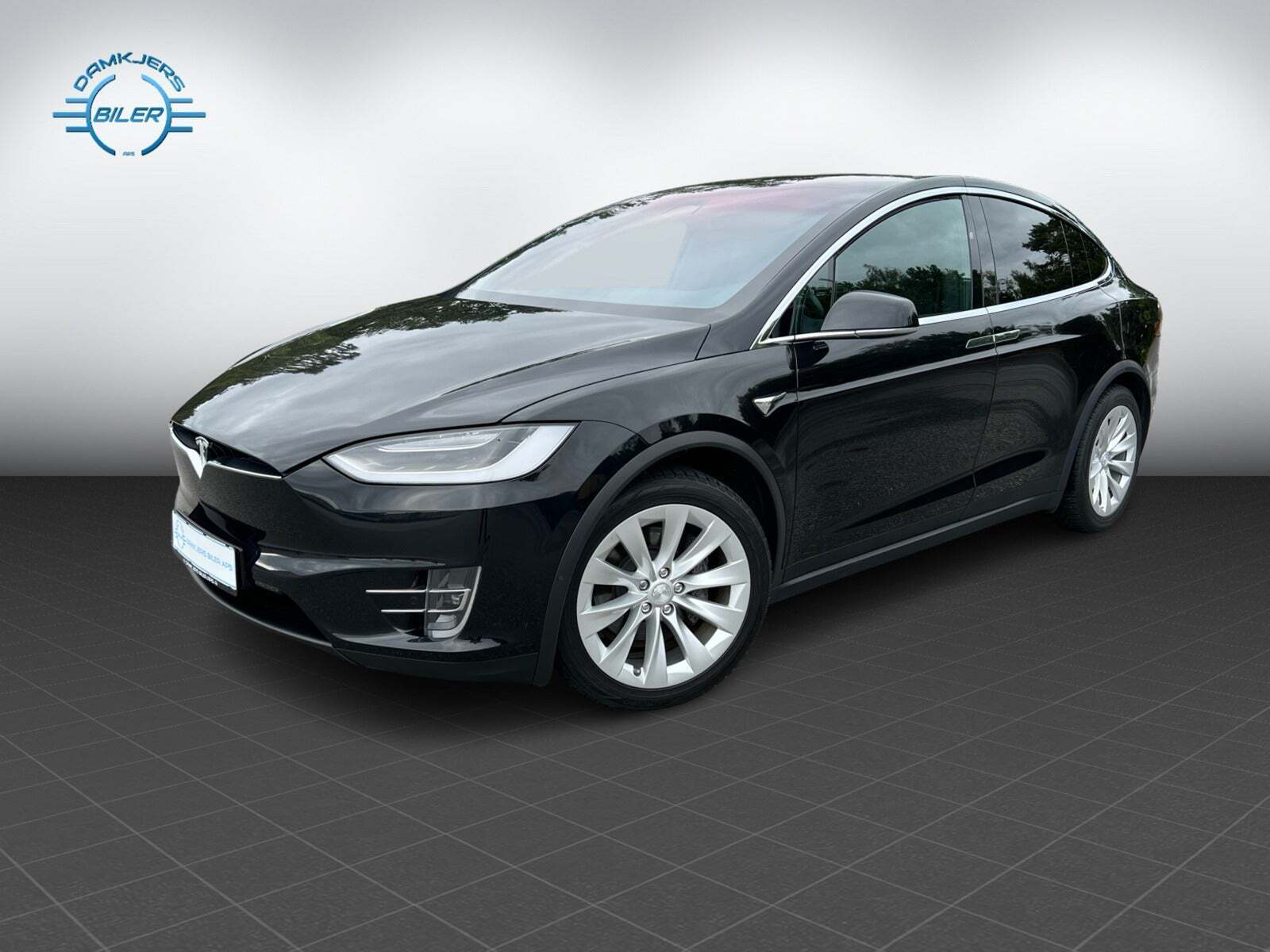 Sort Tesla Model X fra 2017