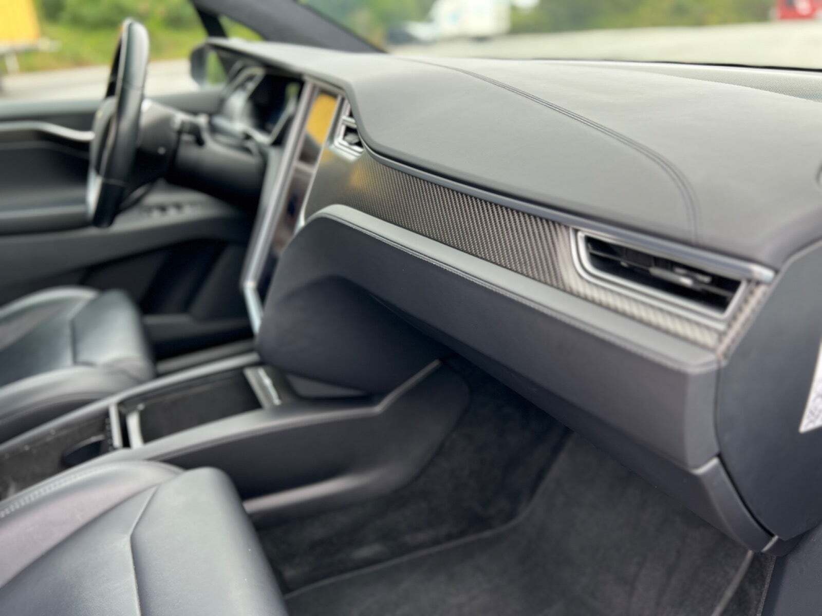 Sort Tesla Model X fra 2017