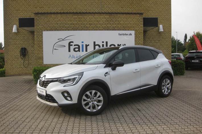 Hvid Renault Captur fra 2020 set udefra