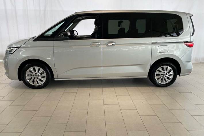 Grå VW Multivan fra 2023