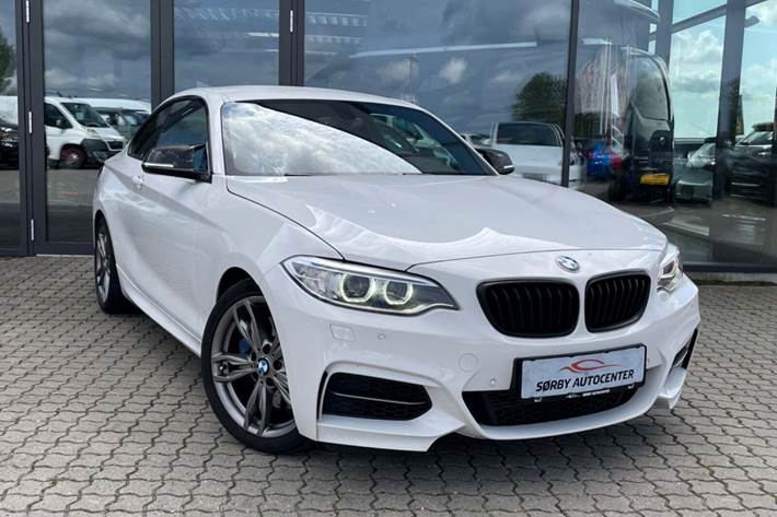 Hvid BMW M235i fra 2015