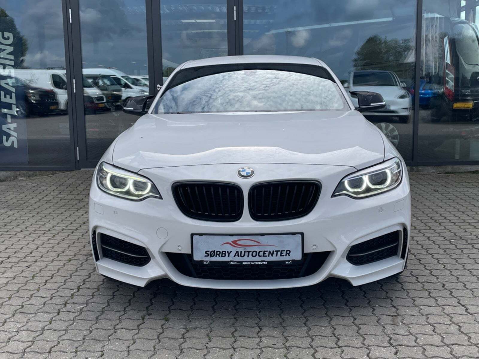 Hvid BMW M235i fra 2015