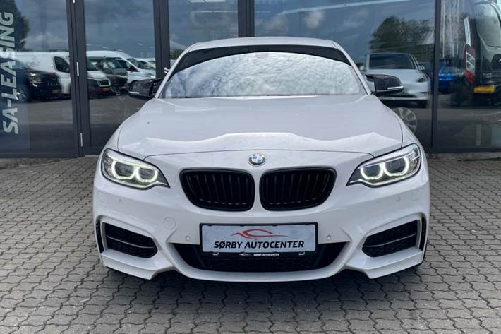 Hvid BMW M235i fra 2015