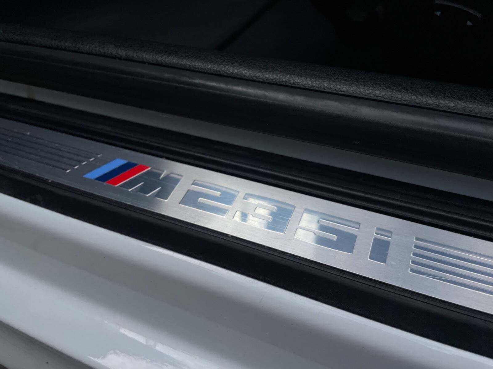 Hvid BMW M235i fra 2015