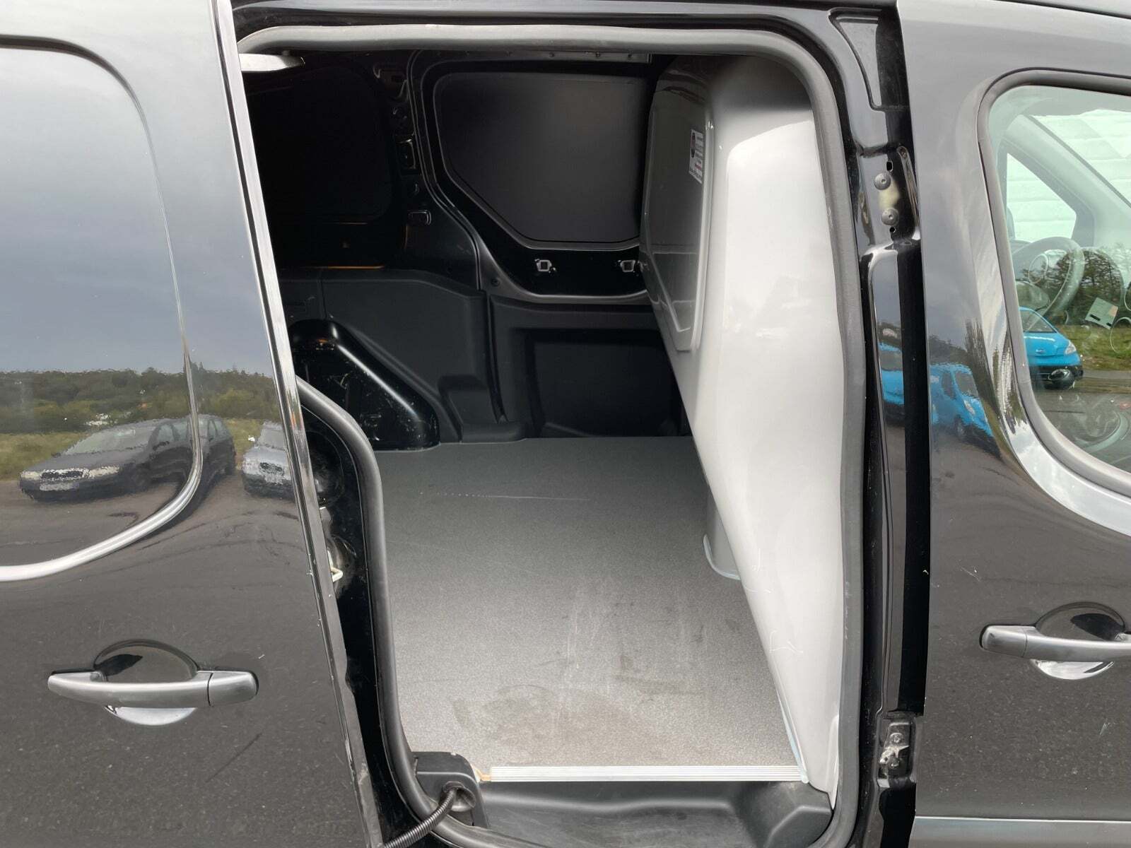 Sort Peugeot Partner fra 2018