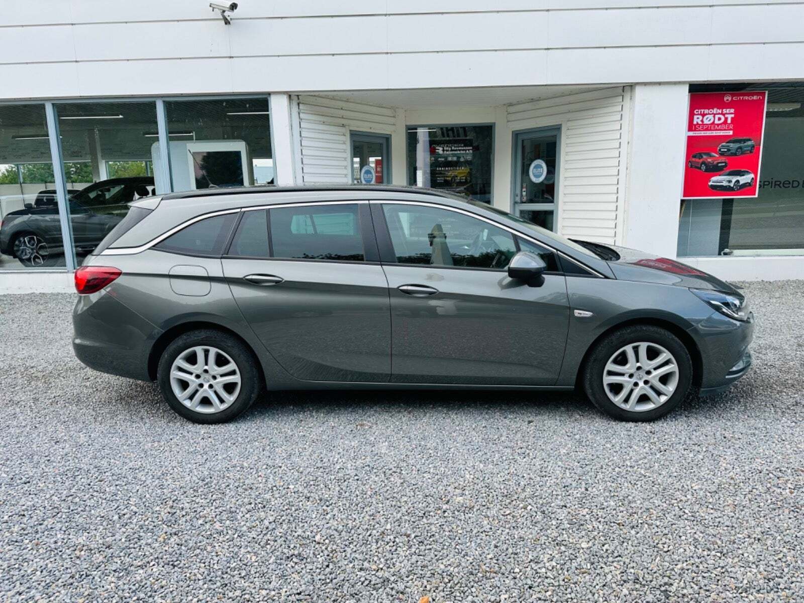 Beige Opel Astra fra 2019