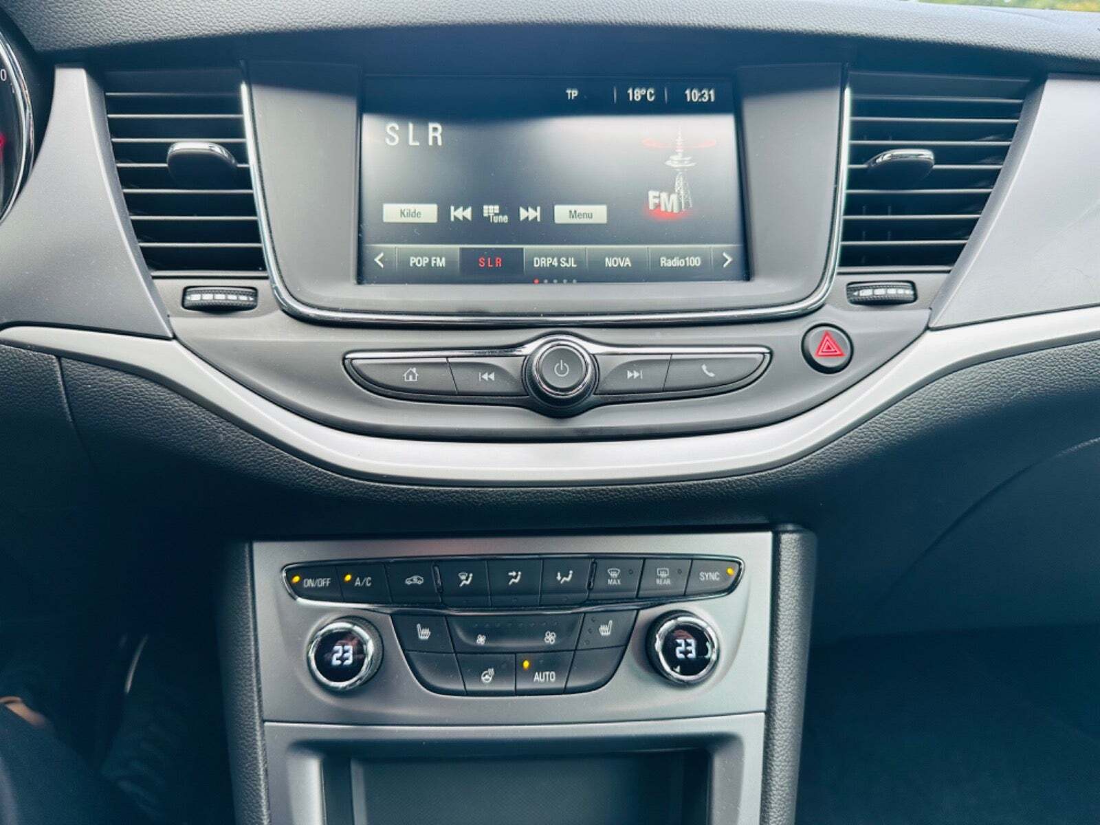 Beige Opel Astra fra 2019