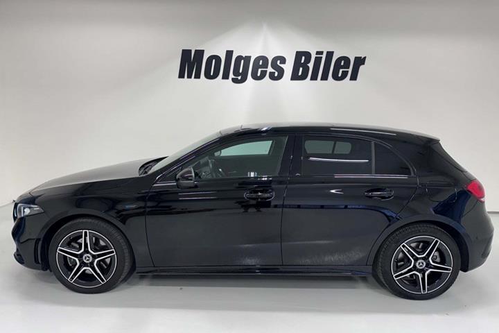 Sort Mercedes A250 e fra 2020 set udefra