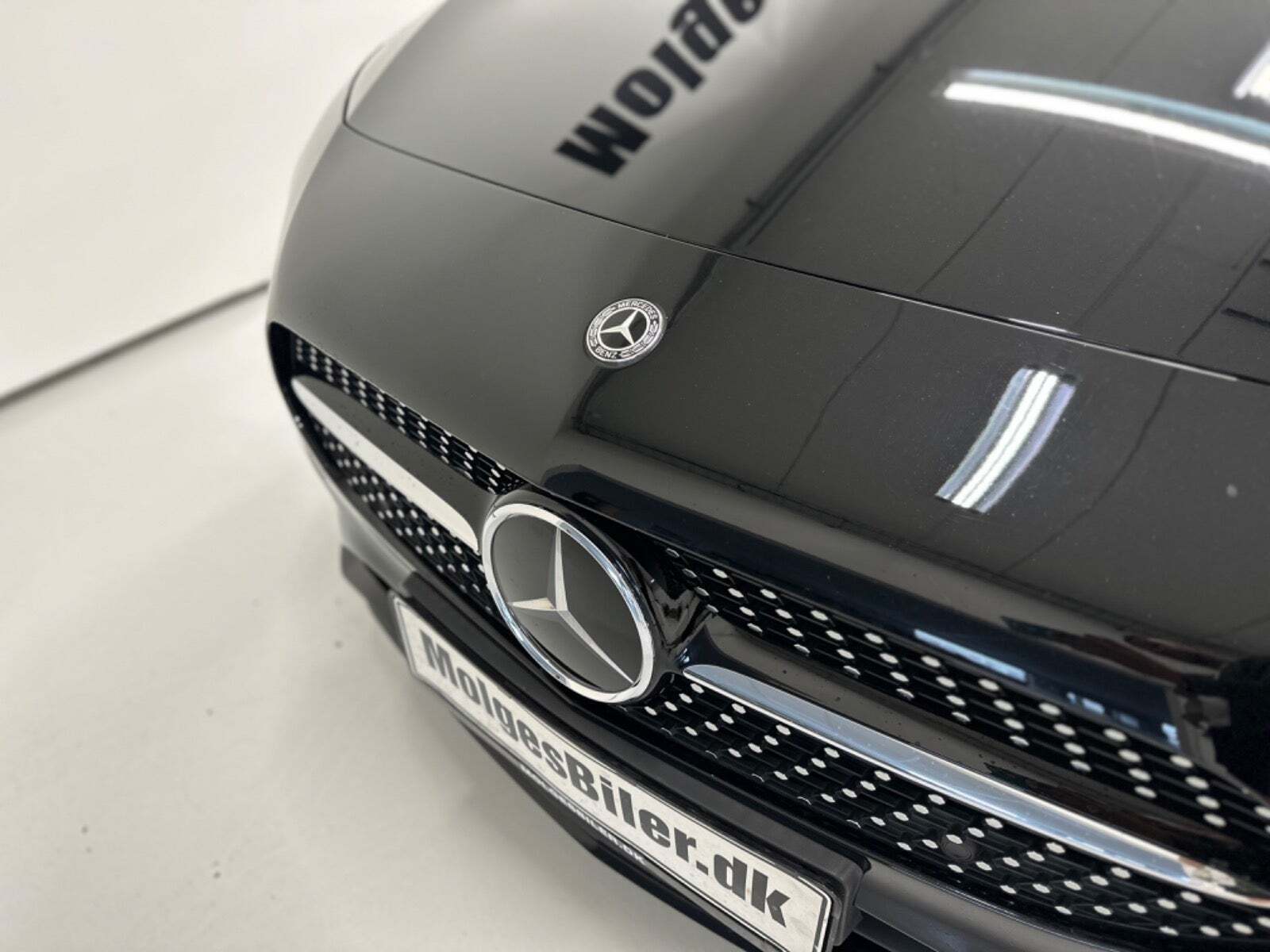 Sort Mercedes A250 e fra 2020 set udefra