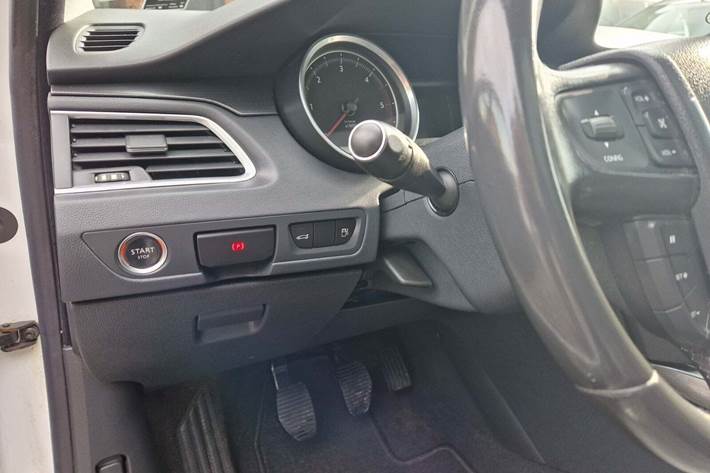 Hvid Peugeot 508 fra 2011